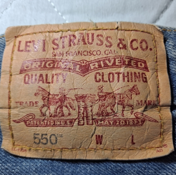 Levi's 550 Relaxed-Fit Big Man's Jeans 44x30 Blue Straight Slightly Distressed - Picture 2 of 12